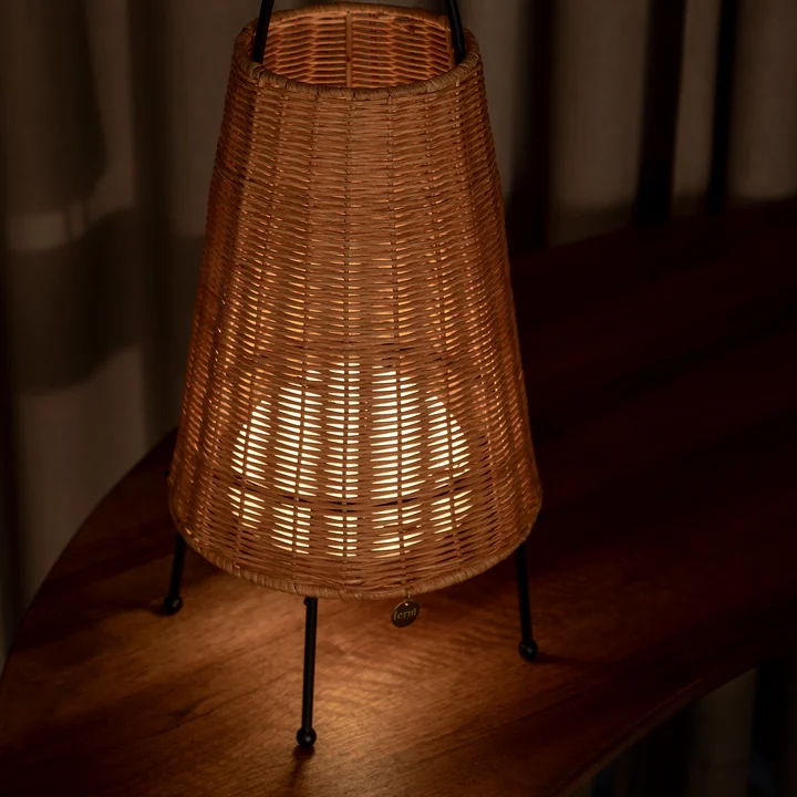 Porti LED Lampe de table en rotin de Ferm Living