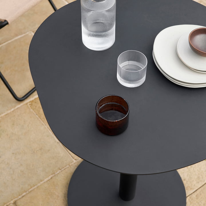 Pond Table de bistrot de ferm Living dans la couleur noir