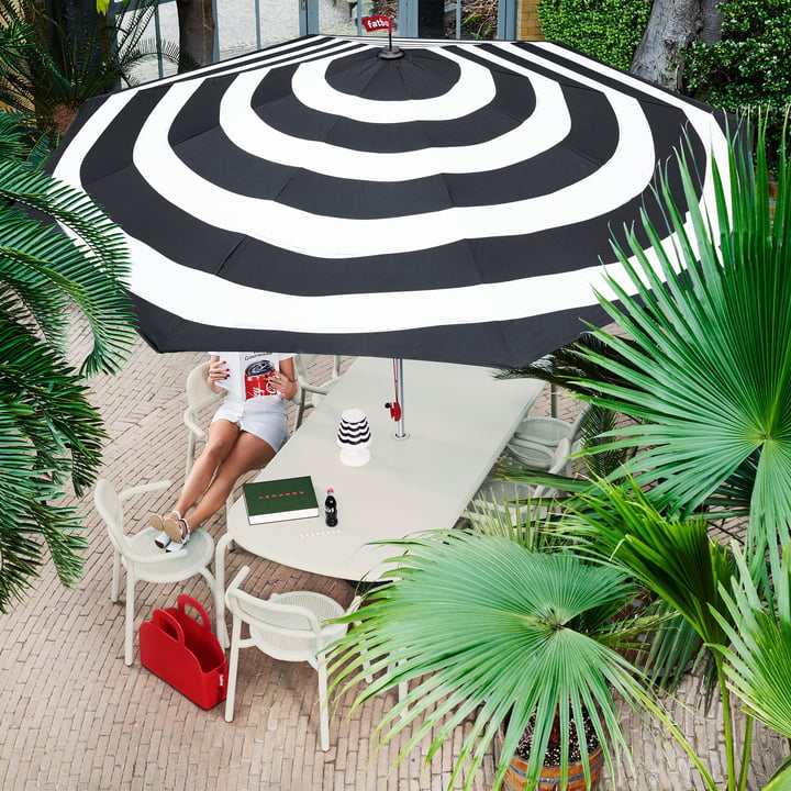 Stripesol Set parasol Ø 350 cm anthracite + pied noir de Fatboy