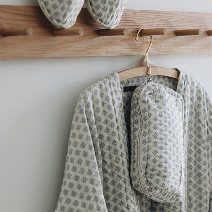 Trousse de toilette et robe de chambre