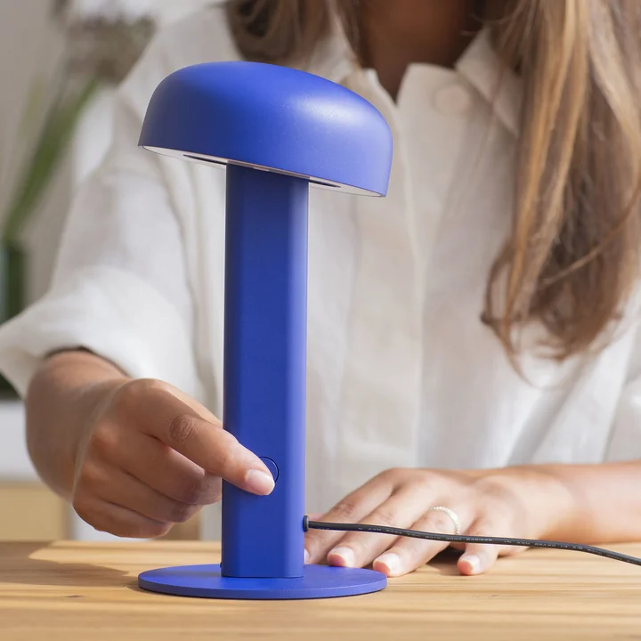 NOD Lampe de table LED, majorelle-bleu de TipToe