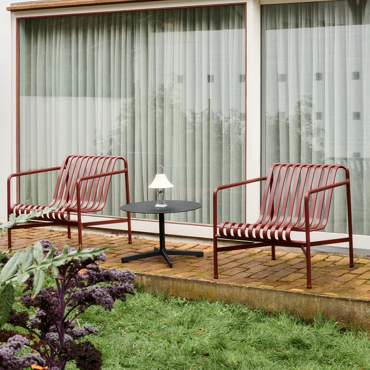 Palissade Lounge Chair Low , iron red de HAY