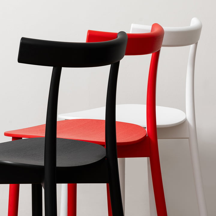 Skinny Wooden Chair en version noire, rouge, blanche