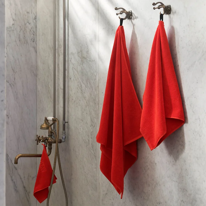 Mono Gant de toilette, serviette de bain, poppy red de HAY
