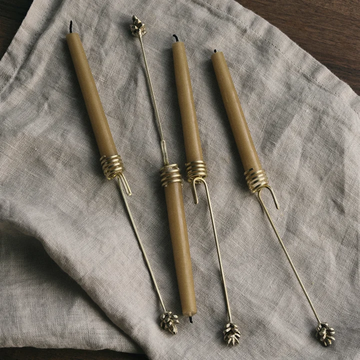 Forest Porte-bougies de Noël de Ferm Living dans la couleur laiton (set de 4)