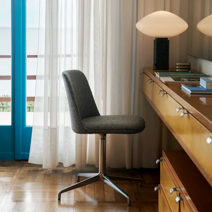 La lampe de table Mist AP17, blanc mat / guatemala verde de & Tradition