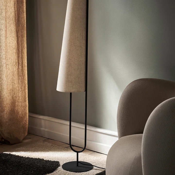 Ancora Lampadaire, structure noire / abat-jour naturel de Ferm Living