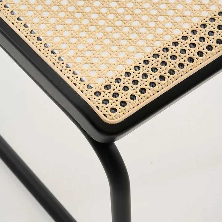 Thonet - S 32 VL Chaise Lounge, RAL 9005 (noir profond) / hêtre teinté noir (TP 29) / cannage avec tissu de soutien