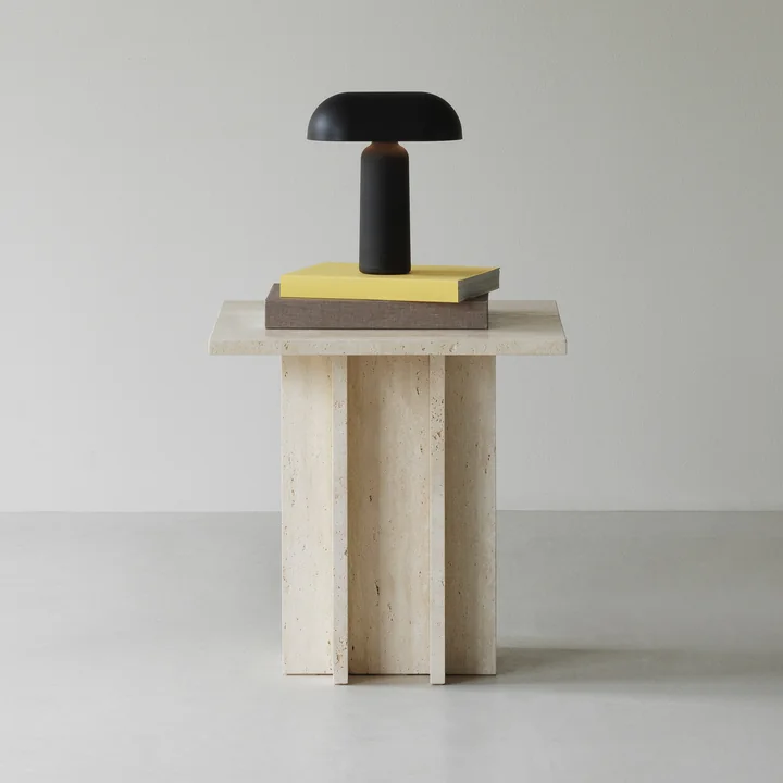 Edge Table basse, small, travertine de Normann Copenhagen