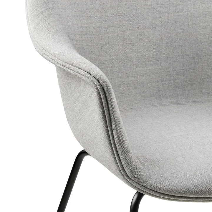 Gubi - Bat Dining Chaise entièrement rembourrée (Conic Base), Noir / Remix 3 (123)