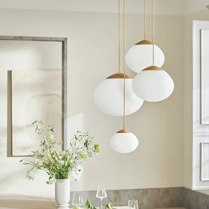 Acorn Suspension, chêne huilé / verre opale mat de Bolia