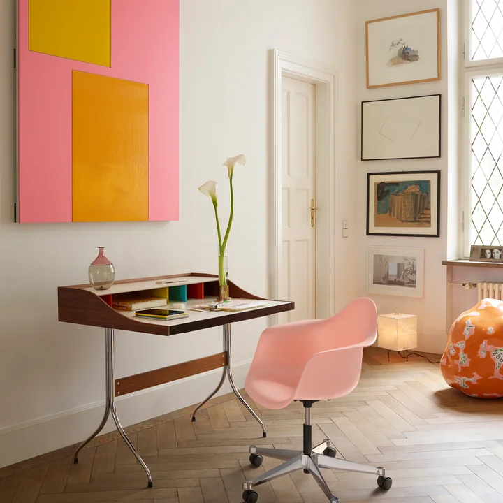 Eames Plastic Armchair de Vitra