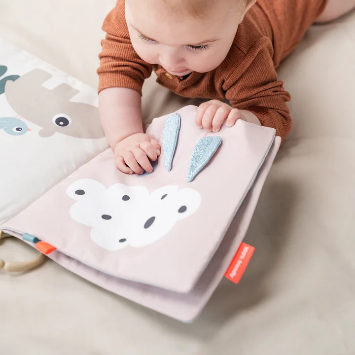 Livre en tissu de Done by Deer