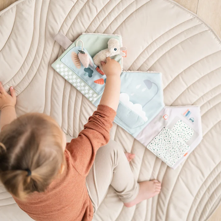 Livre en tissu de Done by Deer