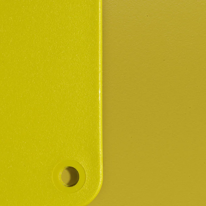 Eames Plastic RE échantillon de matériau de Vitra dans la couleur moutarde