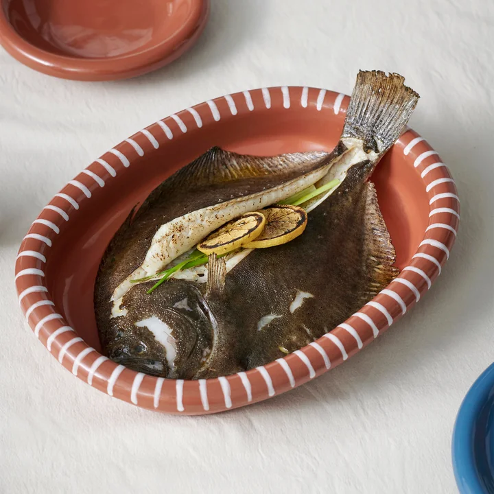 Barro Plat de service ovale, natural with stripes de HAY