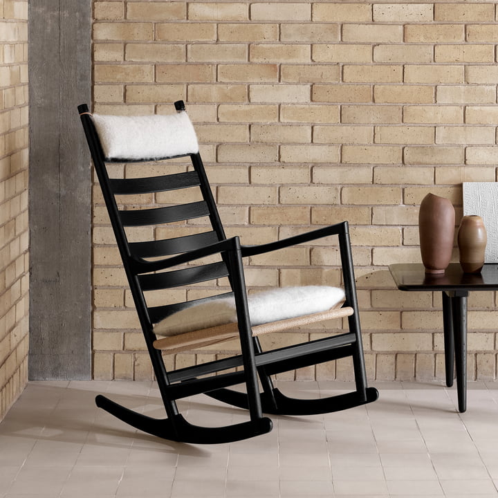 CH45 Chaise à bascule, chêne noir, laqué avec coussin d'assise et de nuque de Carl Hansen