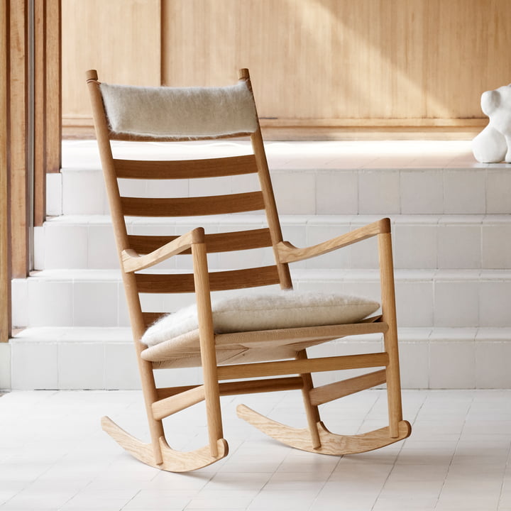 CH45 Chaise à bascule, chêne avec coussin d'assise et de nuque de Carl Hansen