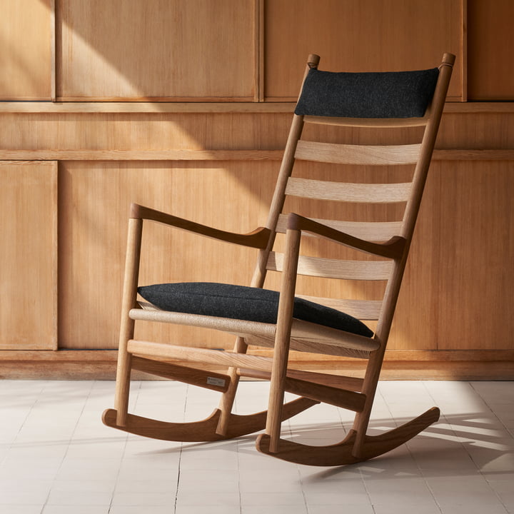 CH45 Chaise à bascule, chêne avec coussin d'assise et de nuque de Carl Hansen