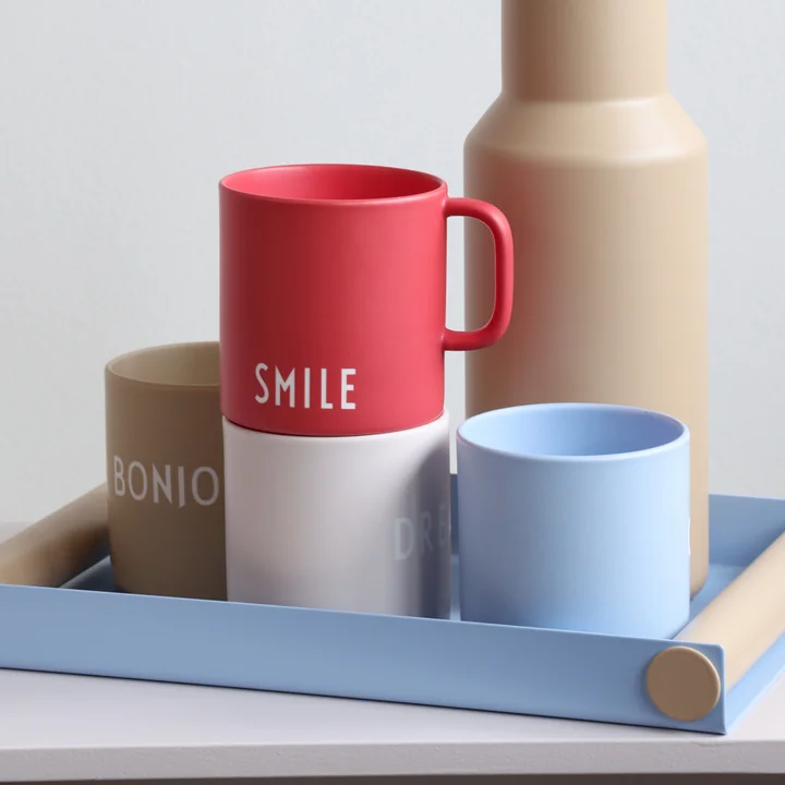 AJ Favourite Tasse en porcelaine avec anse, Smile / faded rose de Design Letters