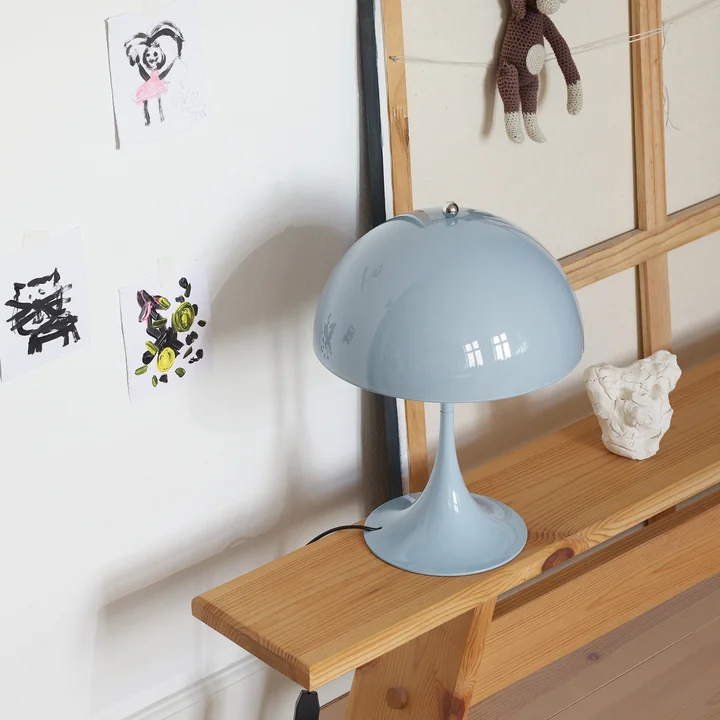 Panthella 250 Lampe de table Ø 25 cm, pale blue opale (acrylique) de Louis Poulsen