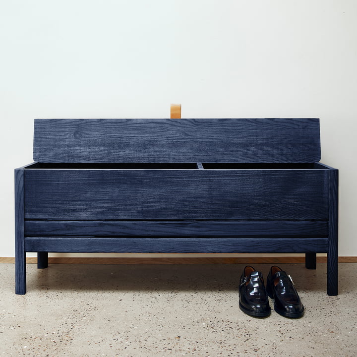 A Line Banc coffre 111,5 cm, indigo blue (Special Edition) de Form & Refine