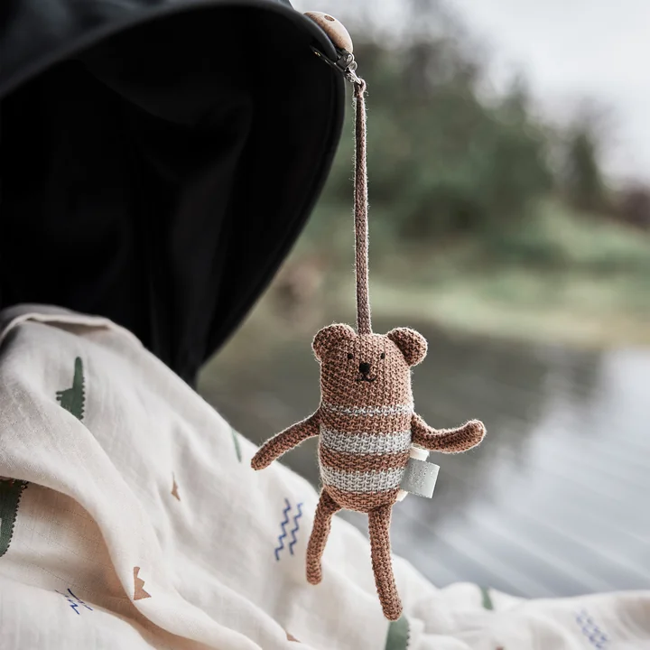 Bella Bear hochet, brown melange de OYOY Mini