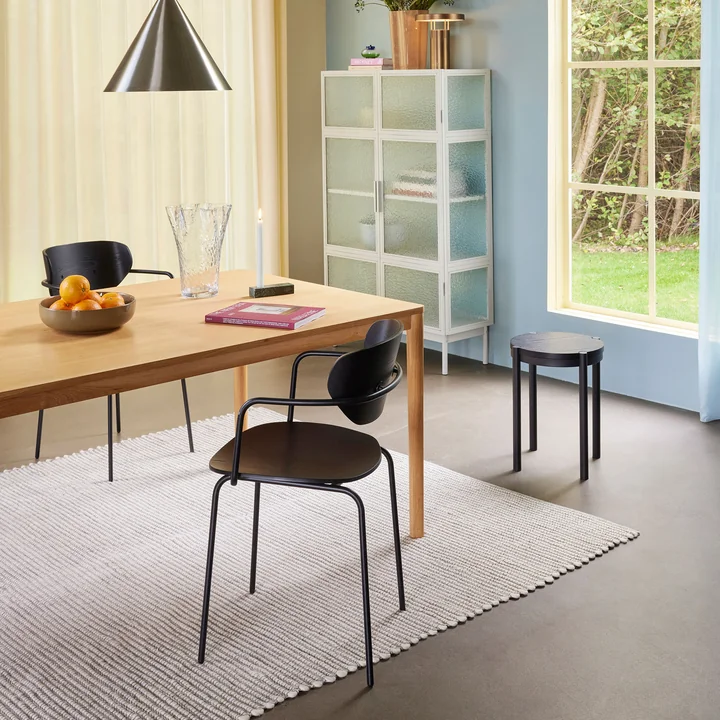 Armoire Plex et chaise Arch de Hübsch Interior