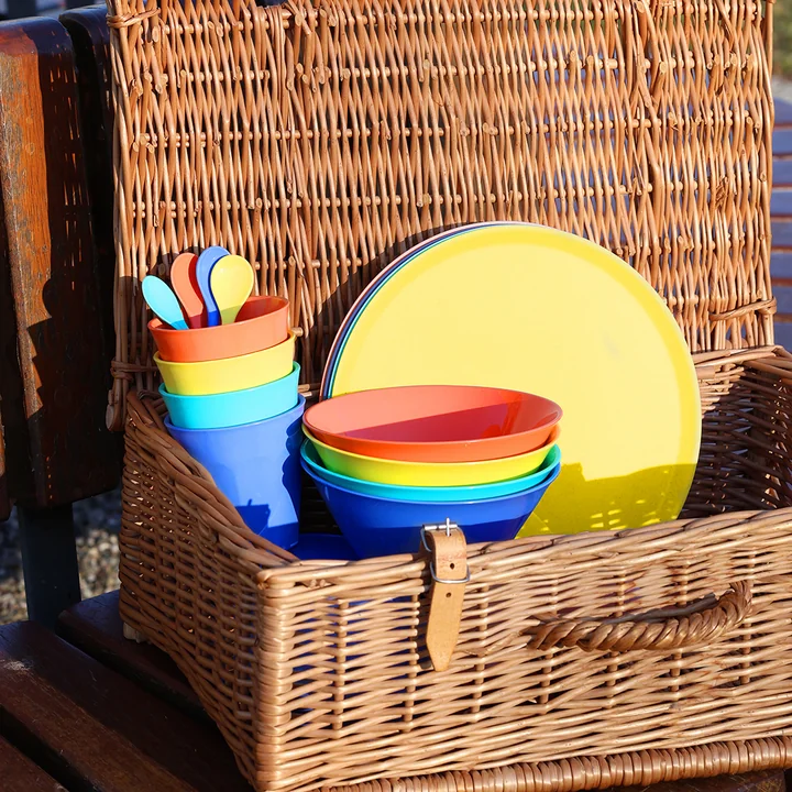 Le set Nora de 16 pièces de Koziol