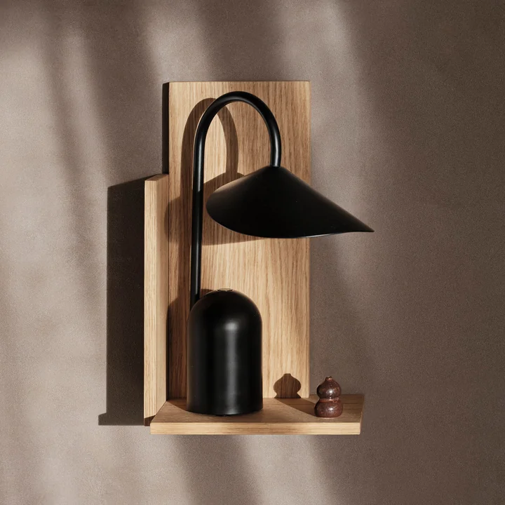 Arum Lampe de bureau LED rechargeable, noir de Ferm Living