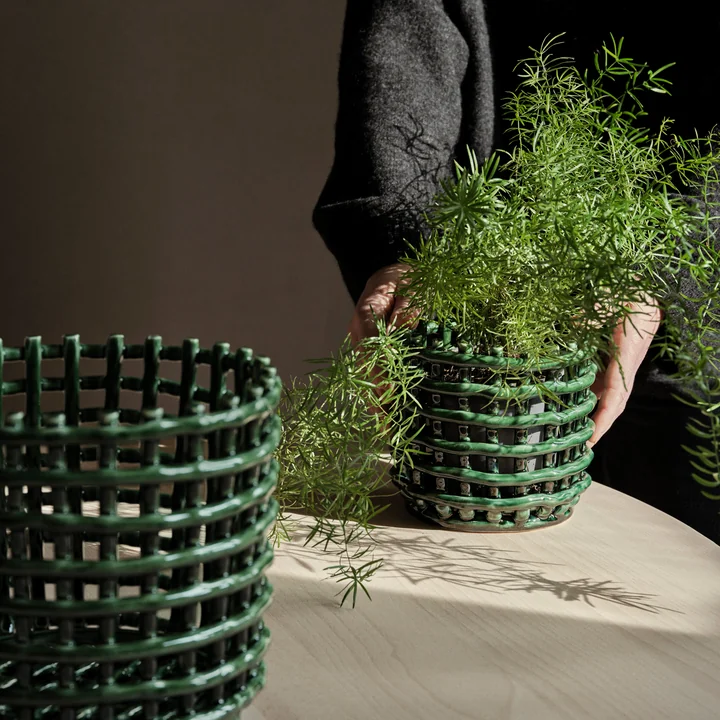 Corbeille en céramique, petite, emerald green de Ferm Living