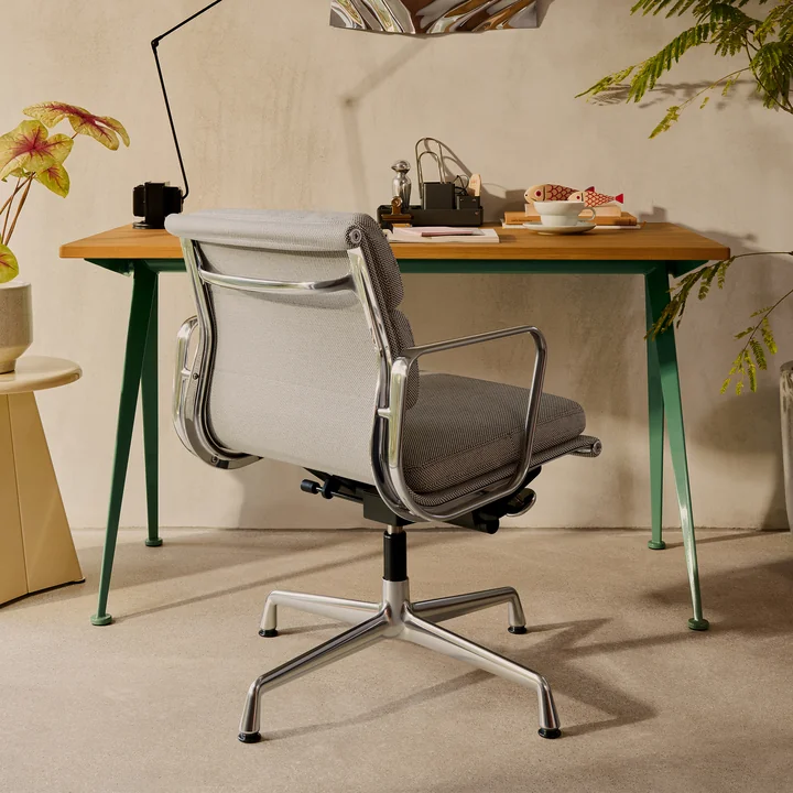 EA 231 Soft Pad Chaise de bureau avec accoudoirs deep black, pivotante, Laser RE, papyrus / cream de Vitra