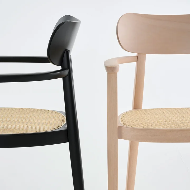 118 FV Chaise à accoudoirs cannée de Thonet