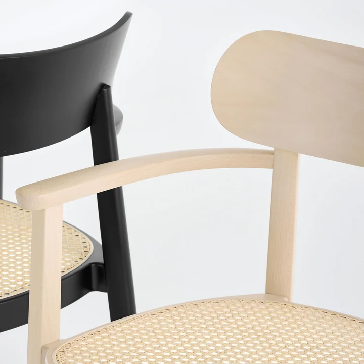 118 FV Chaise à accoudoirs cannée de Thonet