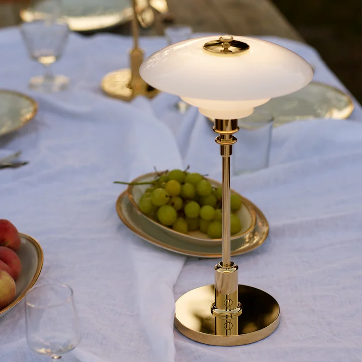 PH 2/1 Portable Akku LED lampe de table, laiton métallisé de Louis Poulsen