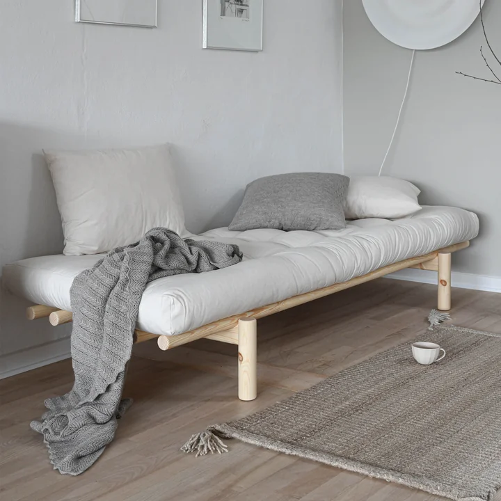 Pace Daybed, pin naturel / natural de Karup Design