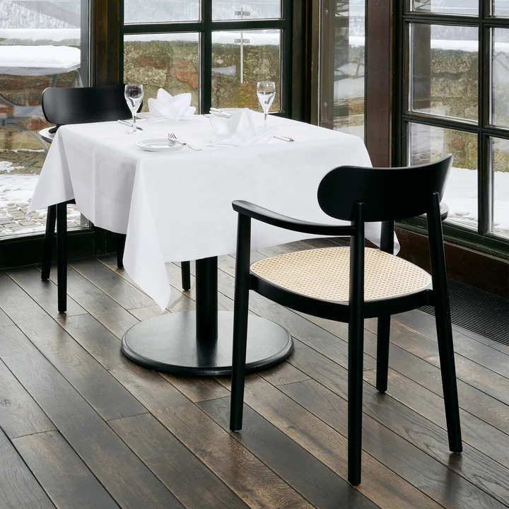 118 FV Chaise avec accoudoirs cannée, hêtre noir (TP 29) de Thonet