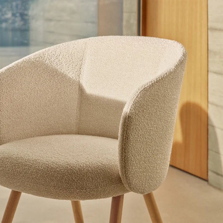 Mikado fauteuil, ivoire/perle (Nubia 01) / chêne naturel de Vitra