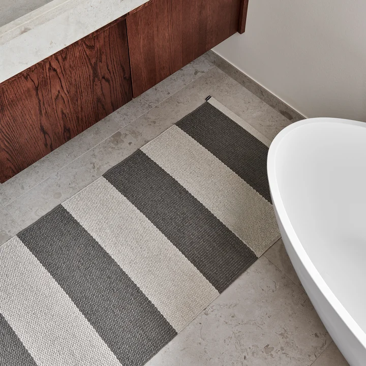 Bob Tapis, charcoal / linen de Pappelina