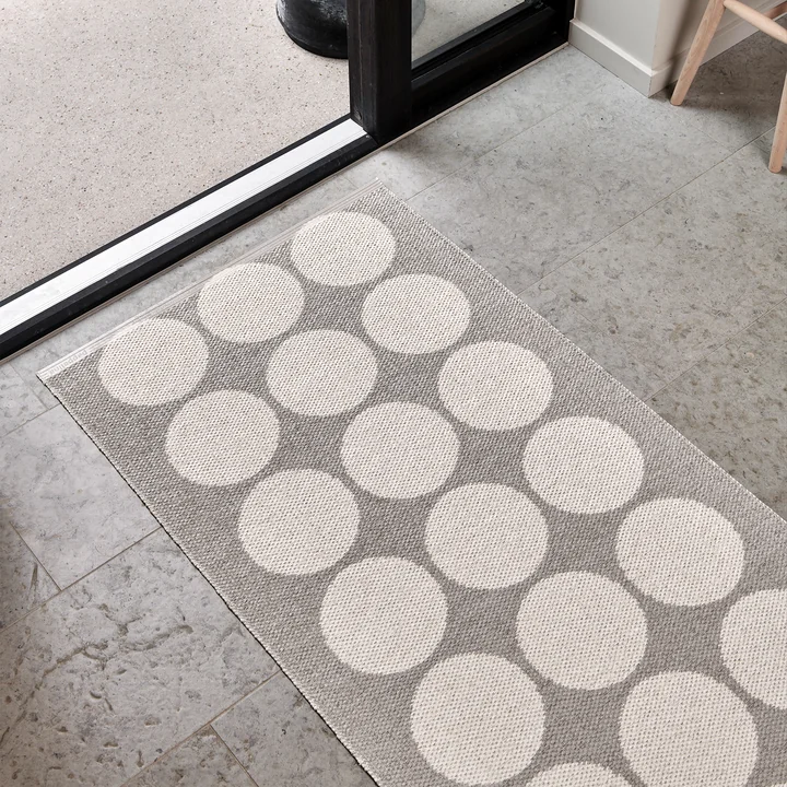 Hugo Tapis, linen / vanilla de Pappelina