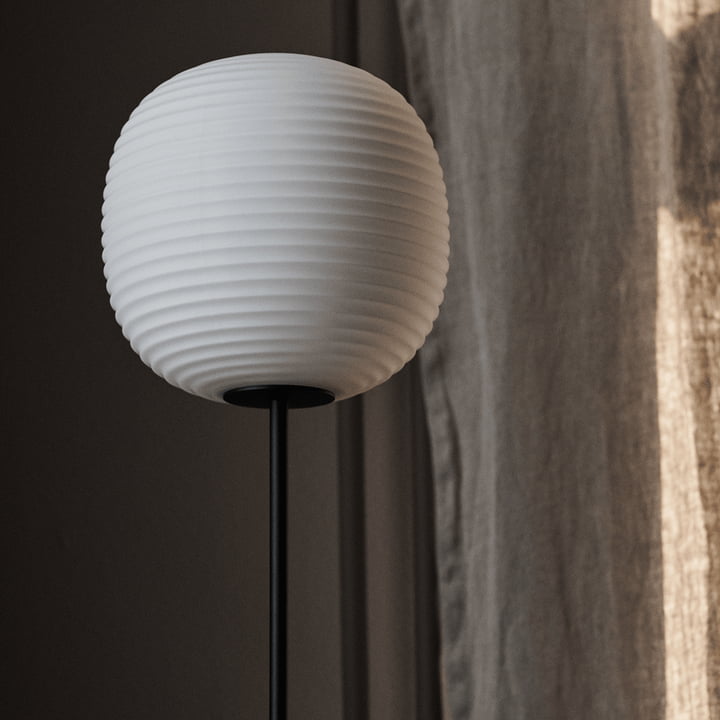 New Works - Lantern Lampadaire opale / mat / H 150cm / Ø 30 cm