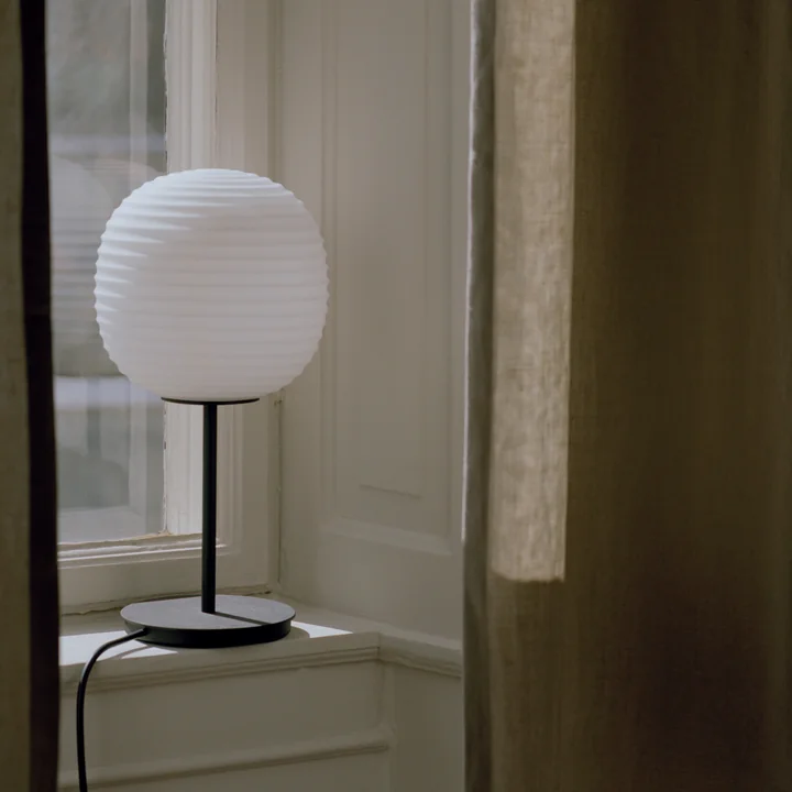 New Works - Lantern Lampe de table S opale / mate