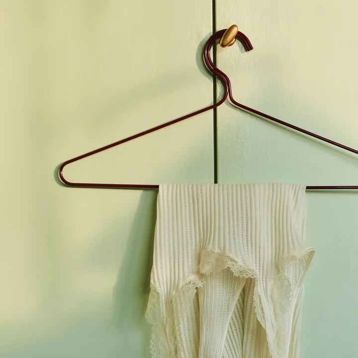 Colour - Cintre, maroon red de HAY