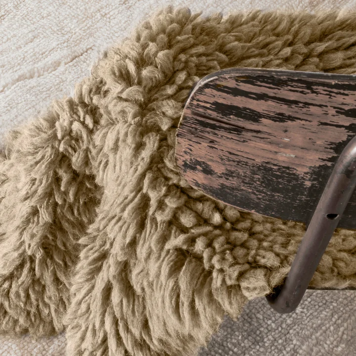 Tapis en laine Woolly de Lorena Canals in sheep beige