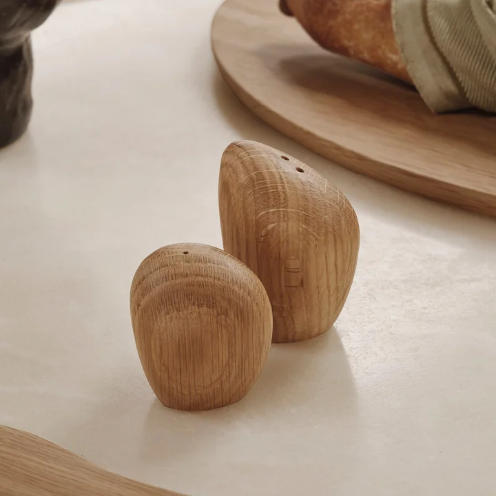 Ferm Living - Salière et poivrière Cairn, chêne (lot de 2)