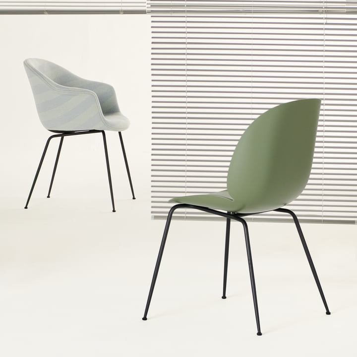 Gubi - Beetle Dining Chair, Conic Base noir / fern green