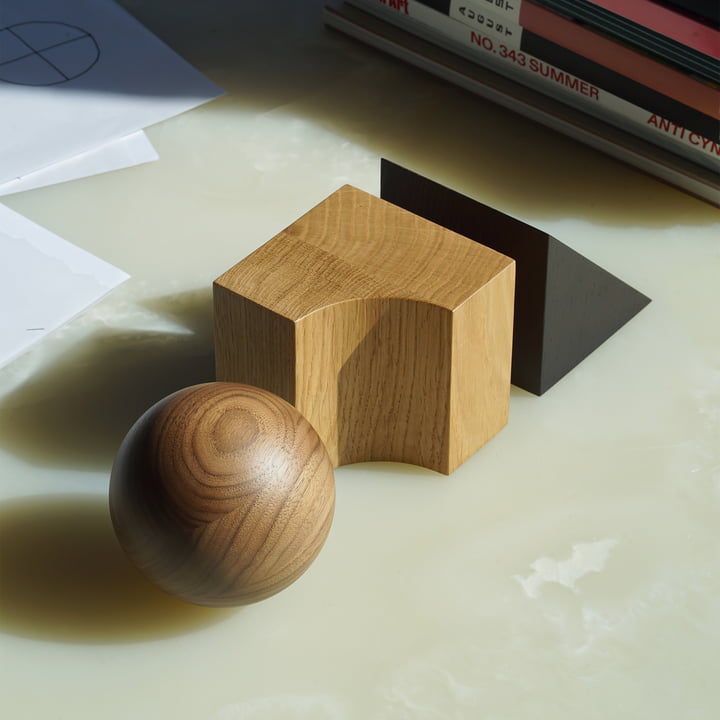 e15 - Août Éléments en bois, triangle / cube / sphère