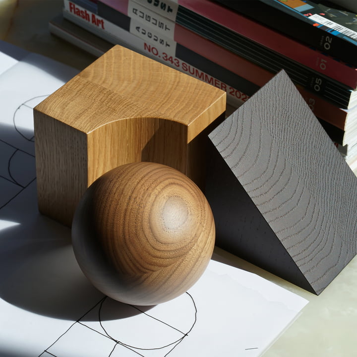 e15 - Août Éléments en bois, triangle / cube / sphère