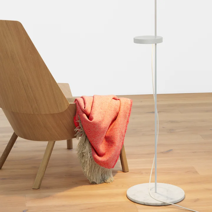 e15 - EC03 Eugene fauteuil, chêne verni transparent