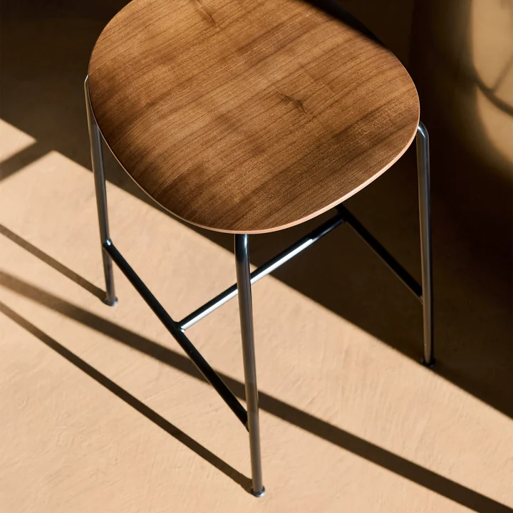 & Tradition - Pavilion AV37 Tabouret de bar, H 68 cm, Noyer